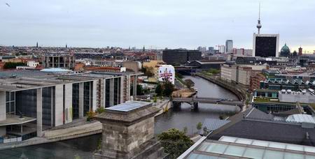 Вид Берлина из стеклянного купола.
