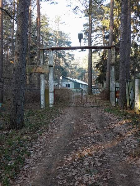 Пионерлагерь заброшен.