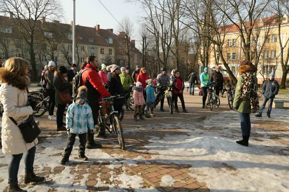 Позднякова Ирина читает лекцию.