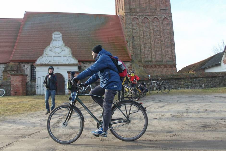 Гена Цимбал у кирхи в Гвардейское