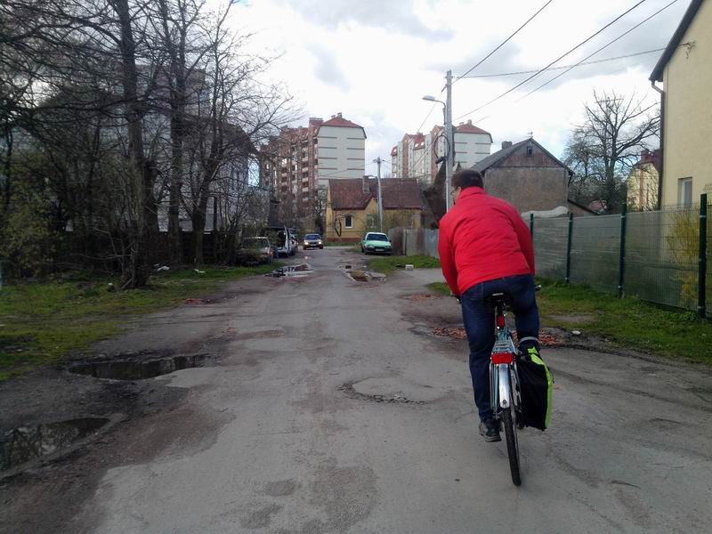 Стартанули. Едем по ул. Осетинской