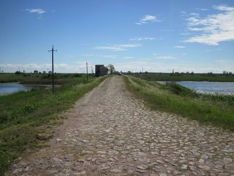 Перепад воды на р. Широкой. Уровень моря справа