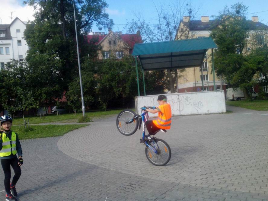 Андрей Прудкой ездит на одном колесе