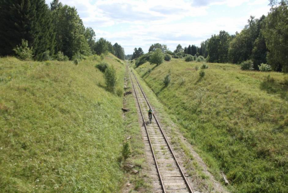 Поехали по шпалам