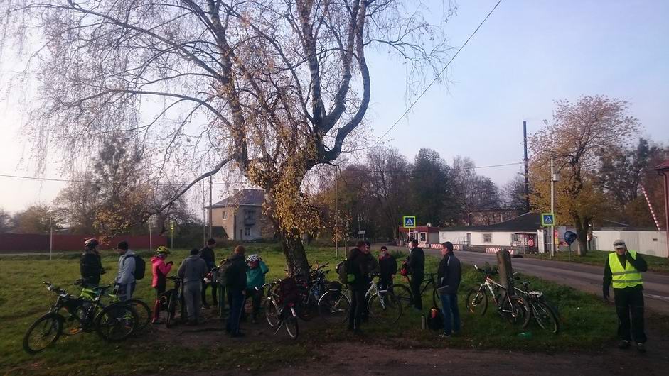 Чайная остановка в пос. Черепаново, ждем отставших