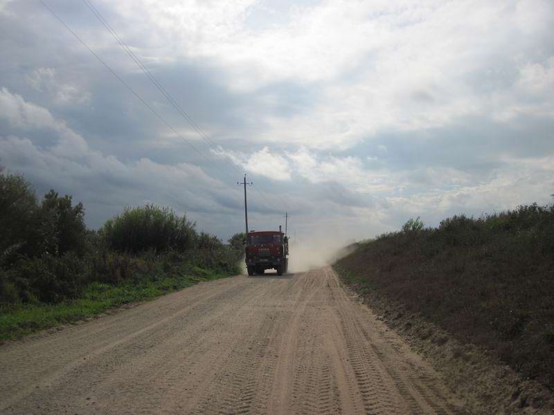 Пыльная дорога вдоль Матросовки