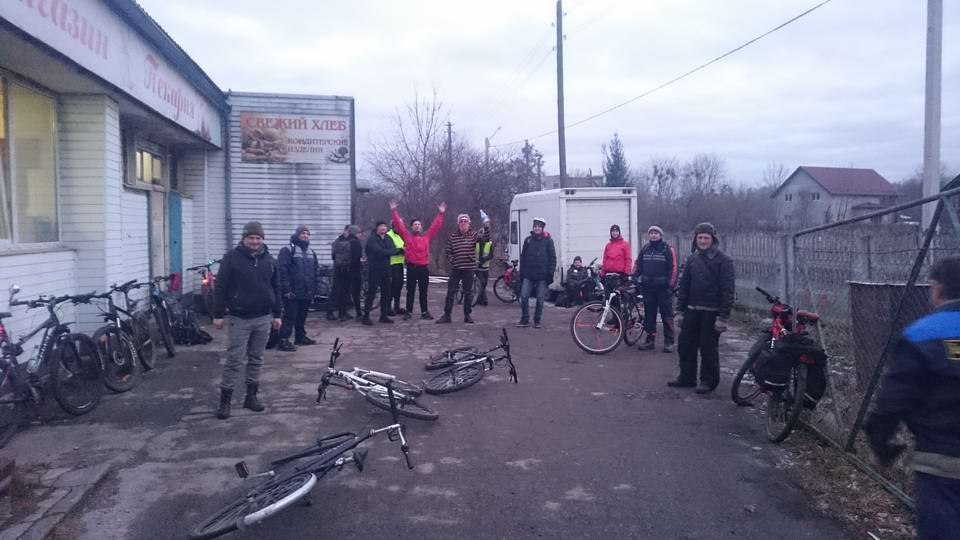 Остановка возле пекарни, п. Комсомольск