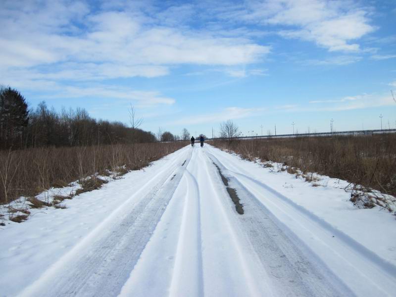 А дальше пошёл асфальт с накатанной ледяной колеёй