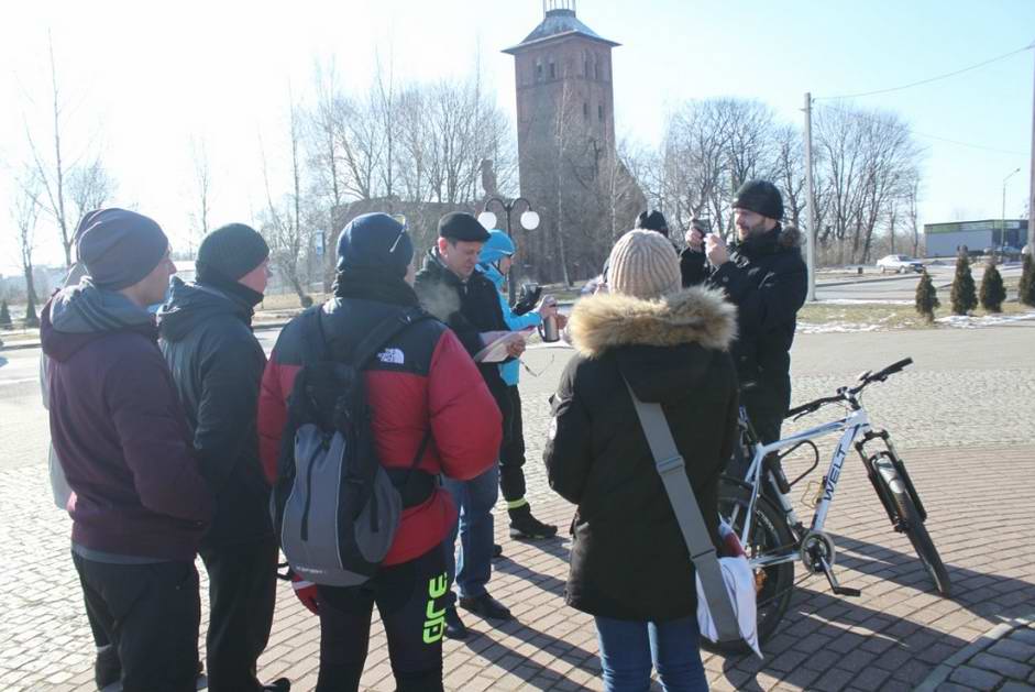 Доцент В. Маслов читает лекцию про Знаменск