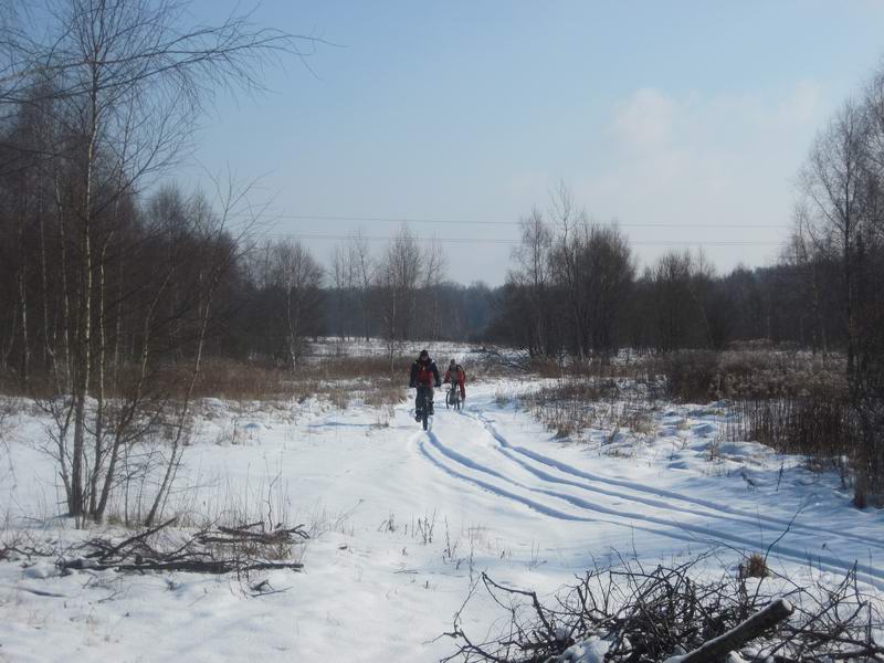 Народ подъезжает