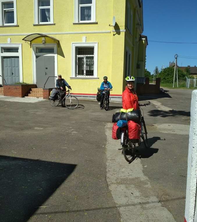 На старте в Знаменске. Пётр Барабанов, Владимир Петропавловский, Елена Дудник.