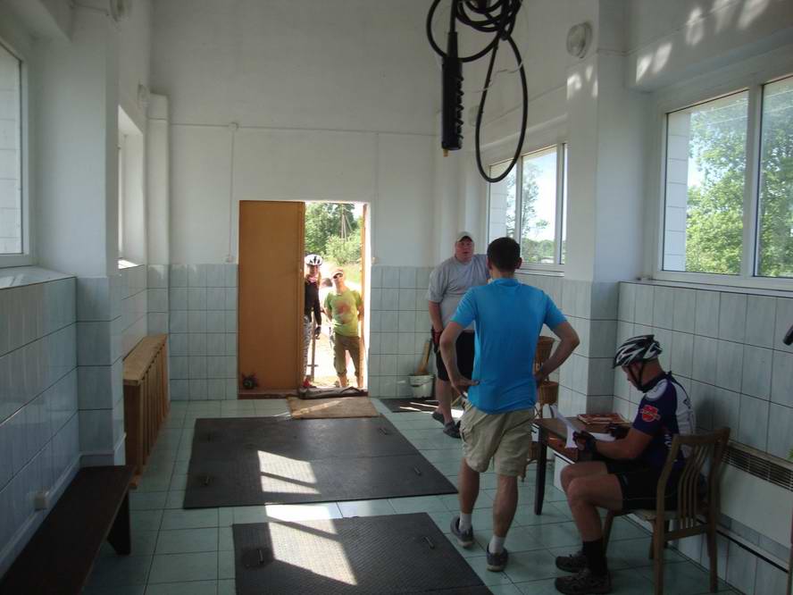 Велогруппа на экскурсии по насосной станции в Плодовом
