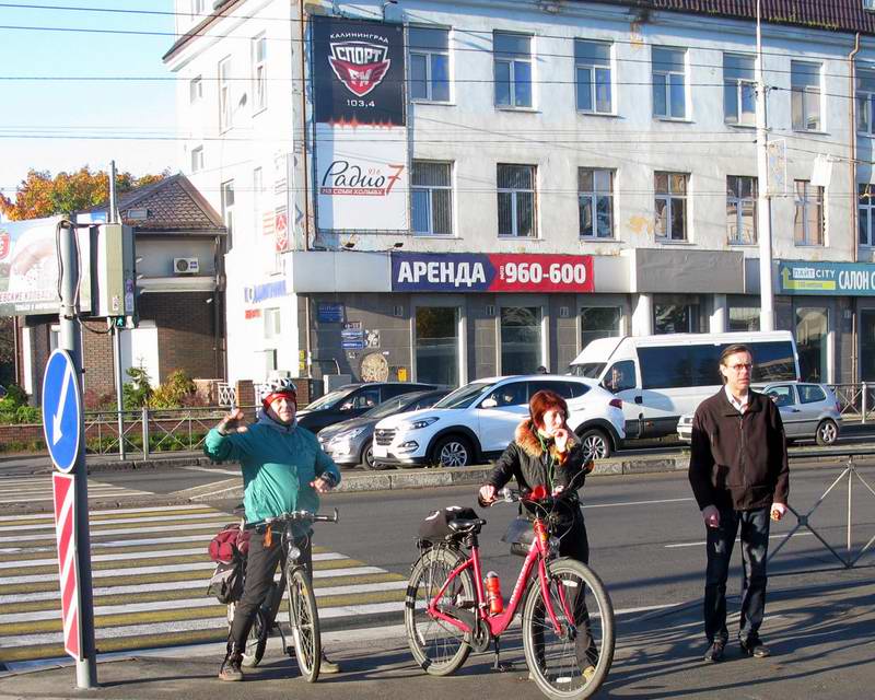Андрей Калугин засмотрелся на велоледи на красном велосипеде и немного опоздал  к старту.