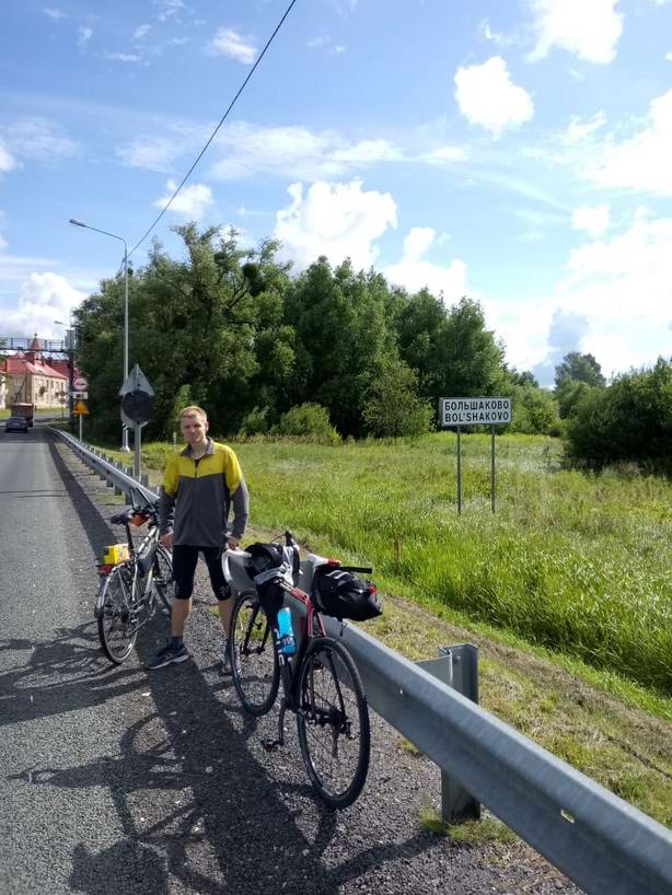 Андрей на въезде в Большаково