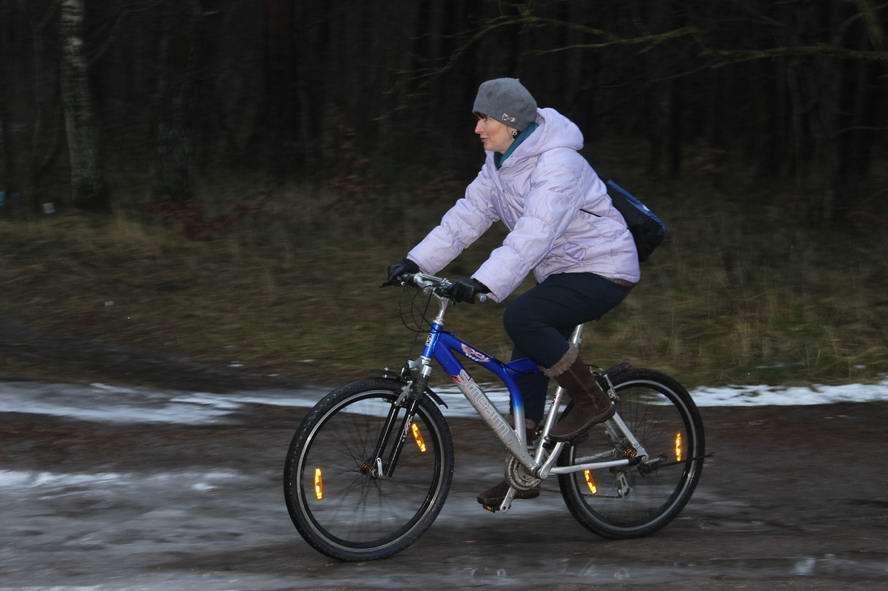 Ершова Елена аккуратно едет по ледяной дороге