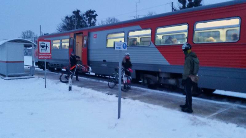 Из поезда вышли Ольга Соболева и Всеволод Голубков