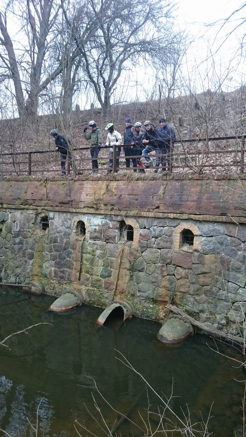 Гидротехническое сооружение, толи для закачки воды, толи для сброса