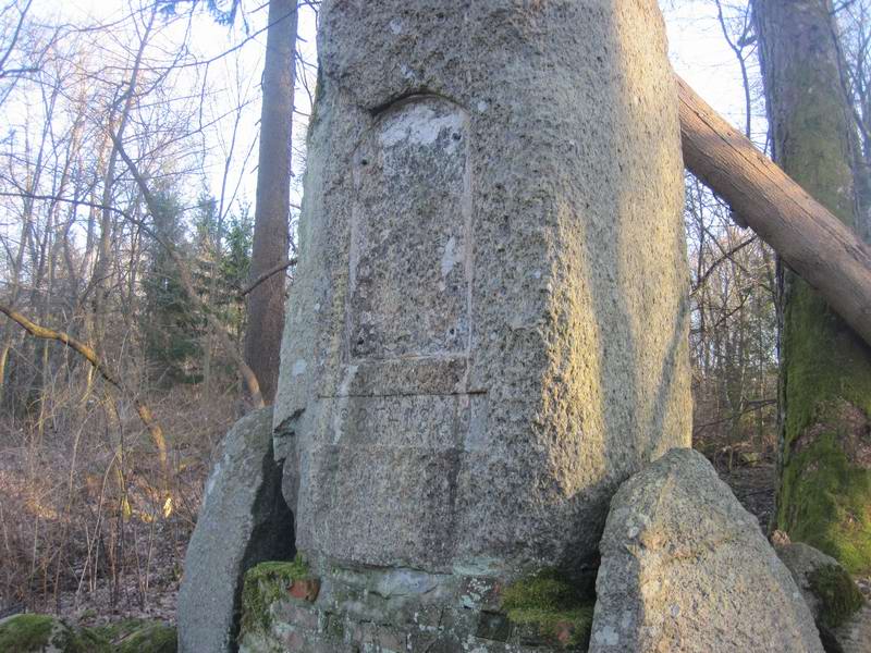 Памятник Герману Теодору Гофману, организовавшему в 1887-1889 годах снабжение водой Кёнигсберга