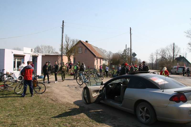 В первой машине сопровождения жарко