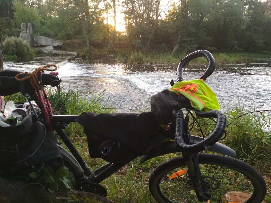 Велосипед и водопад