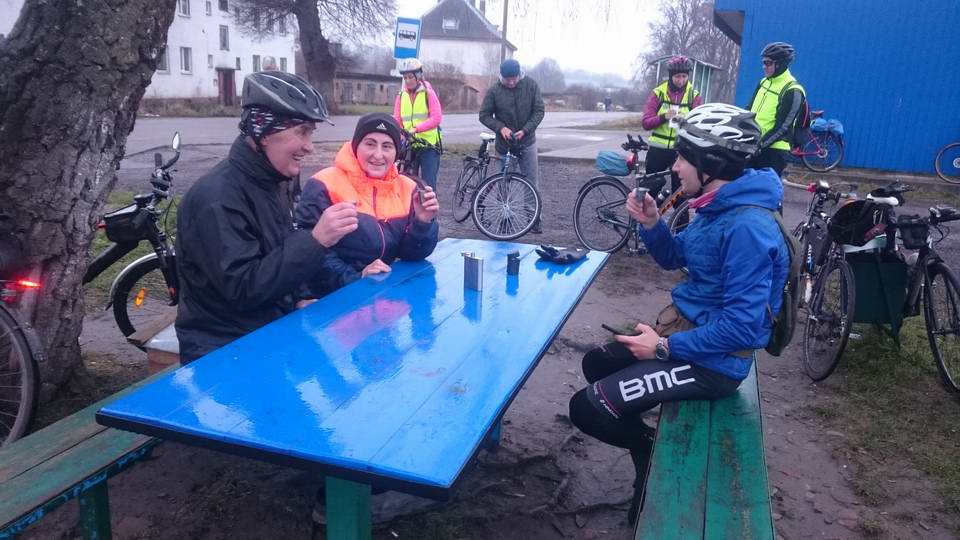 Добрались до п. Черепанова, чайная остановка