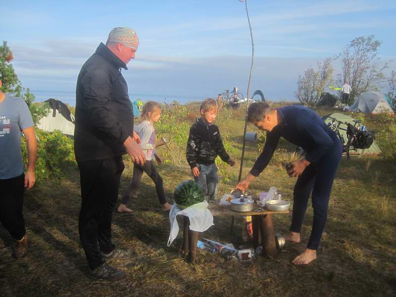 Сейчас мы будем есть арбуз