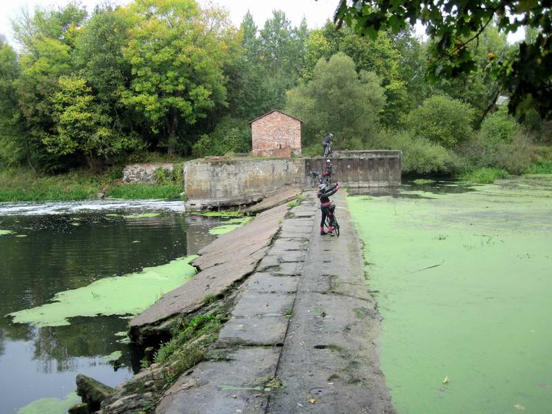 Пересохший водопад на Писсе