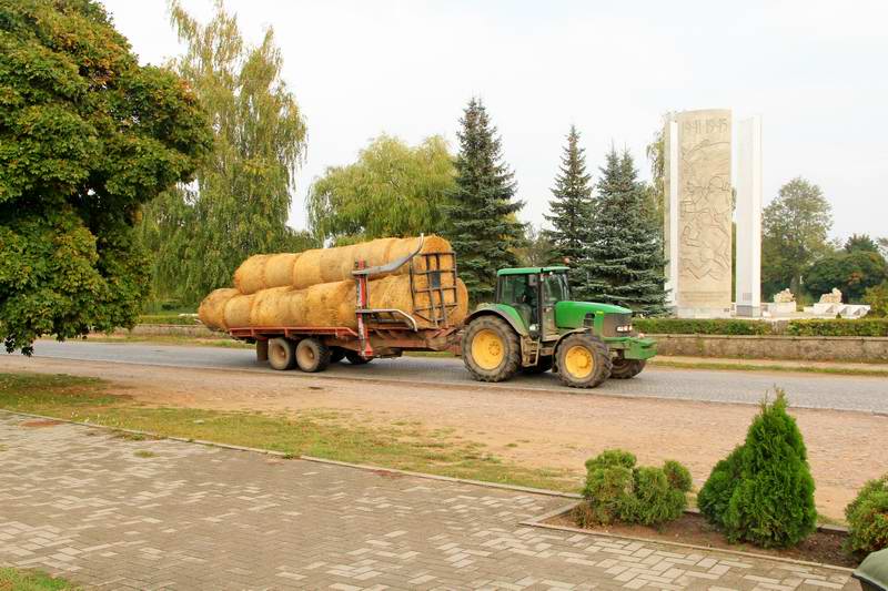 Трактор в Добровольске