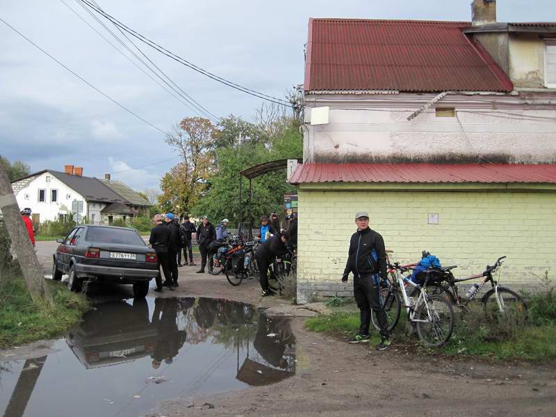 Остановка у магазина в Лесном