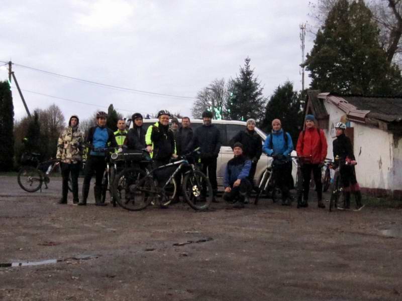 Стартовое фото в Полесске. Слева направо: Евгений Ким, Ростислав Должанский, Николай Немкович, Дмитрий Пасека, Анатолий Косинов, Дмитрий Потылицын, Борис Мошняга, Алексей Клименков, Сергей Мезенов, Павел Баркус, Роман Железов, Алексей Кузнецов, Ольга Соболева