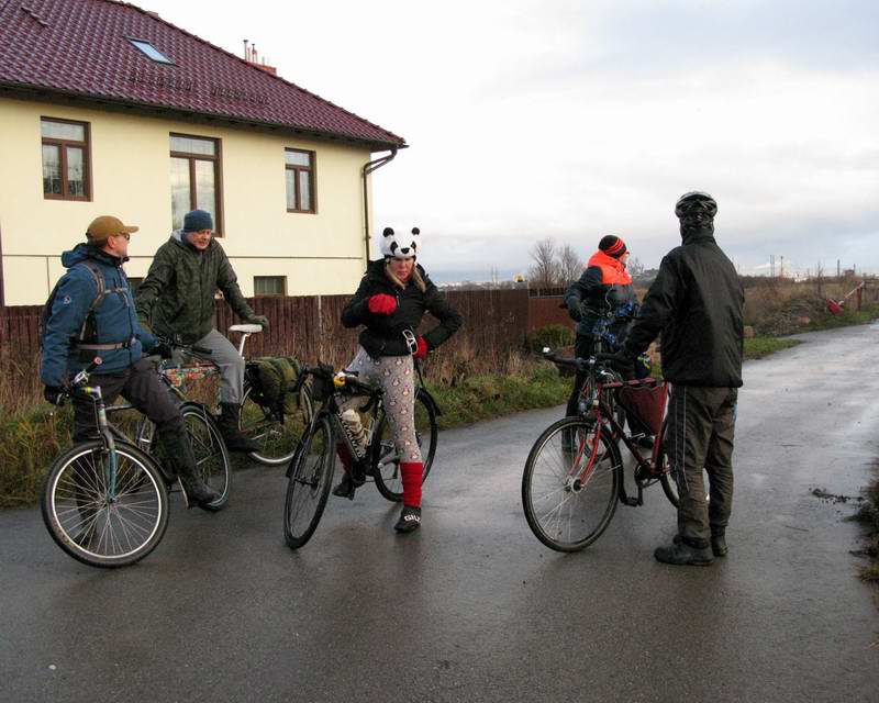 В Дельфине ждём отстающих.