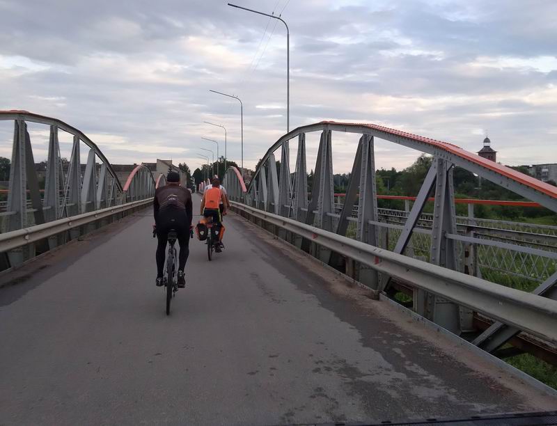 19:52. Пересекаем Преголю по мосту в Знаменске