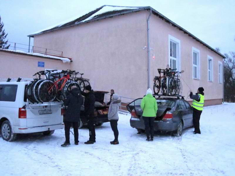 Приехали в пос. Дружба. Разгружаемся