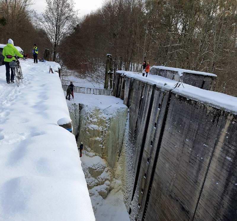 Начали движение дальше