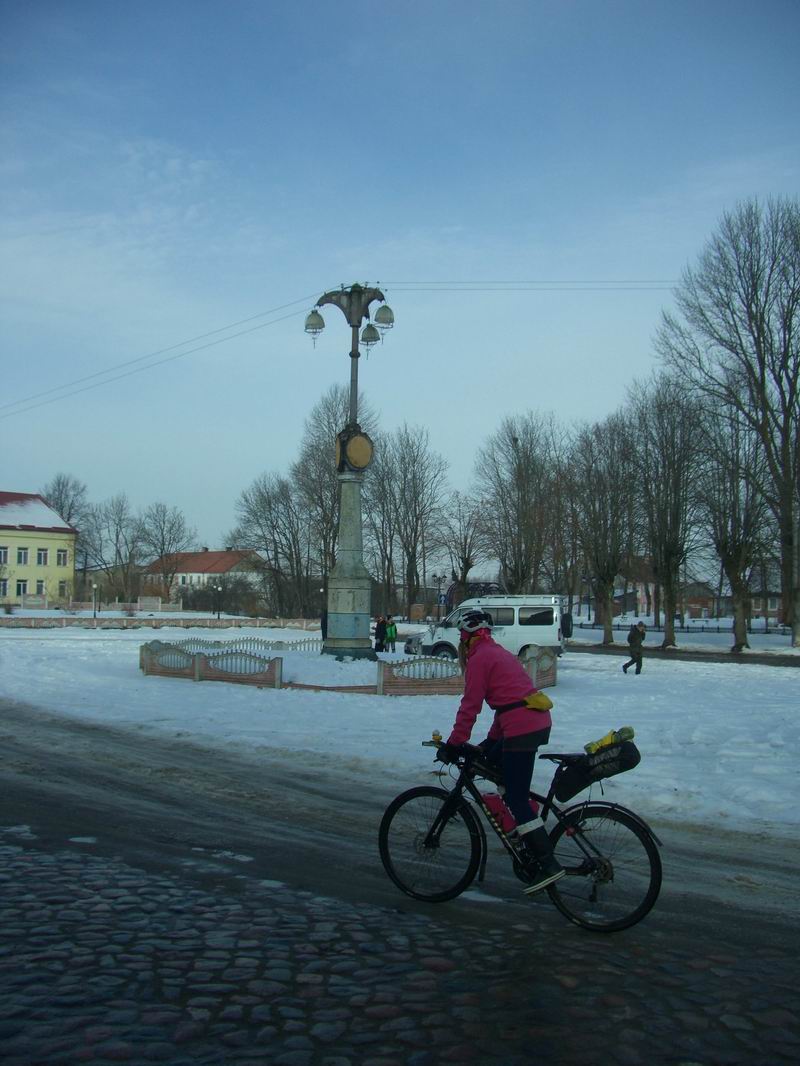 Ольга Соболева и исторический знак в Ясном <a href='http://koenigbicycle.ru/js/ymapload/mapload.htm?maps/v2106tr.kml&55.17534875&21.5457069999222&17&hybrid'><img src='/images/Yandex_Maps_logo_25px.gif'></a> <a href='https://www.google.com/maps?z=15&t=h&q=55.17534875,21.5457069999222' target='_blank'><img src='/images/25px-Google_Maps_icon.jpg'></a>