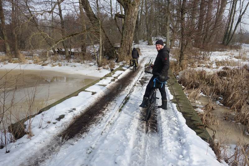 Алексей Клименков и Дмитрий Пасека на понтоне в Дюнном <a href='http://koenigbicycle.ru/js/ymapload/mapload.htm?maps/v2106tr.kml&55.215675&21.3572686666667&17&hybrid'><img src='/images/Yandex_Maps_logo_25px.gif'></a> <a href='https://www.google.com/maps?z=15&t=h&q=55.215675,21.3572686666667' target='_blank'><img src='/images/25px-Google_Maps_icon.jpg'></a>