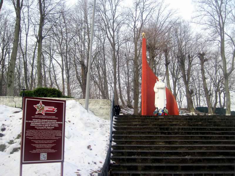 Памятник советским воинам в Приморске