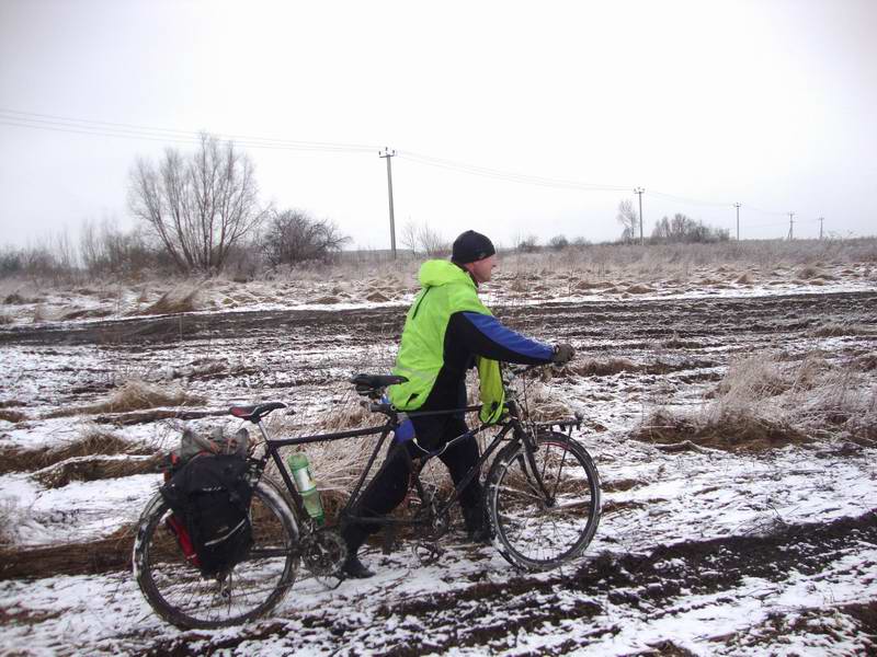 Сергей Мезенов прогуливается пешком по полю <a href='http://koenigbicycle.ru/js/ymapload/mapload.htm?maps/v2109tr.kml&54.82725560000001&20.8786711&17&hybrid'><img src='/images/Yandex_Maps_logo_25px.gif'></a> <a href='https://www.google.com/maps?z=15&t=h&q=54.82725560000001,20.8786711' target='_blank'><img src='/images/25px-Google_Maps_icon.jpg'></a>