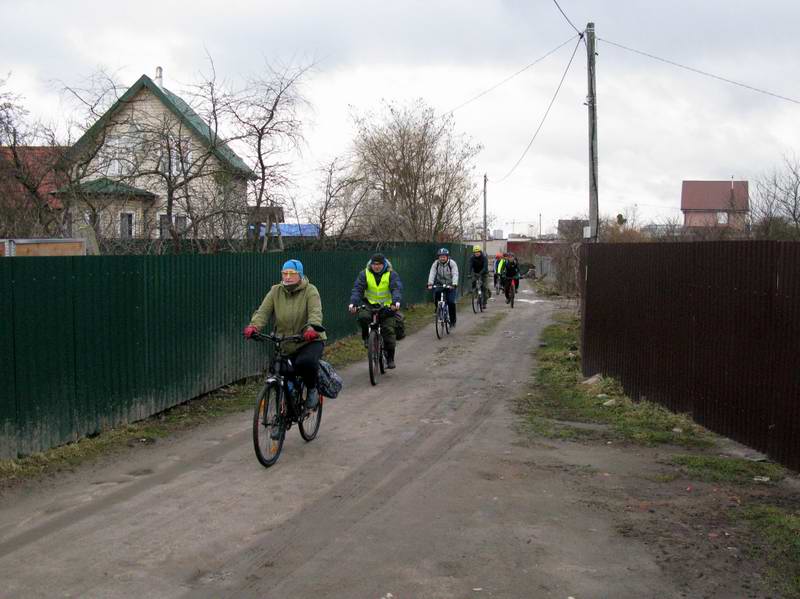 9:37. Группа 2 проезжает СНТ Октябрьское <a href='http://koenigbicycle.ru/js/ymapload/mapload.htm?maps/v2110tr.kml&54.717270937&20.576641057&17&hybrid'><img src='/images/Yandex_Maps_logo_25px.gif'></a> <a href='https://www.google.com/maps?z=15&t=h&q=54.717270937,20.576641057' target='_blank'><img src='/images/25px-Google_Maps_icon.jpg'></a>