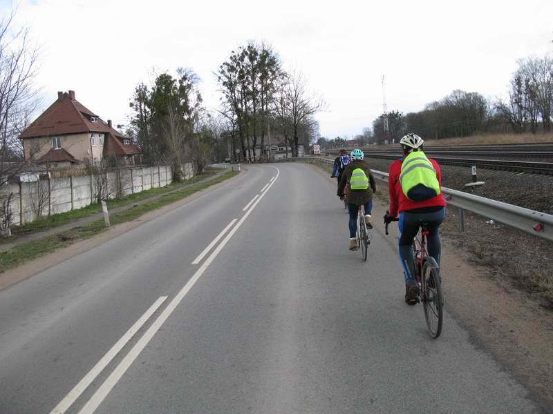 11:57. Группа 2 проезжает Озерки <a href='http://koenigbicycle.ru/js/ymapload/mapload.htm?maps/v2110tr.kml&54.629728003&20.889652709&17&hybrid'><img src='/images/Yandex_Maps_logo_25px.gif'></a> <a href='https://www.google.com/maps?z=15&t=h&q=54.629728003,20.889652709' target='_blank'><img src='/images/25px-Google_Maps_icon.jpg'></a>