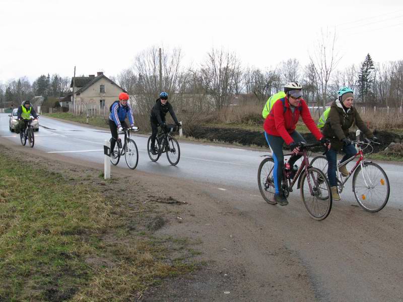 12:06. Группа 2 проезжает Тумановку <a href='http://koenigbicycle.ru/js/ymapload/mapload.htm?maps/v2110tr.kml&54.633714166&20.934511568&17&hybrid'><img src='/images/Yandex_Maps_logo_25px.gif'></a> <a href='https://www.google.com/maps?z=15&t=h&q=54.633714166,20.934511568' target='_blank'><img src='/images/25px-Google_Maps_icon.jpg'></a>