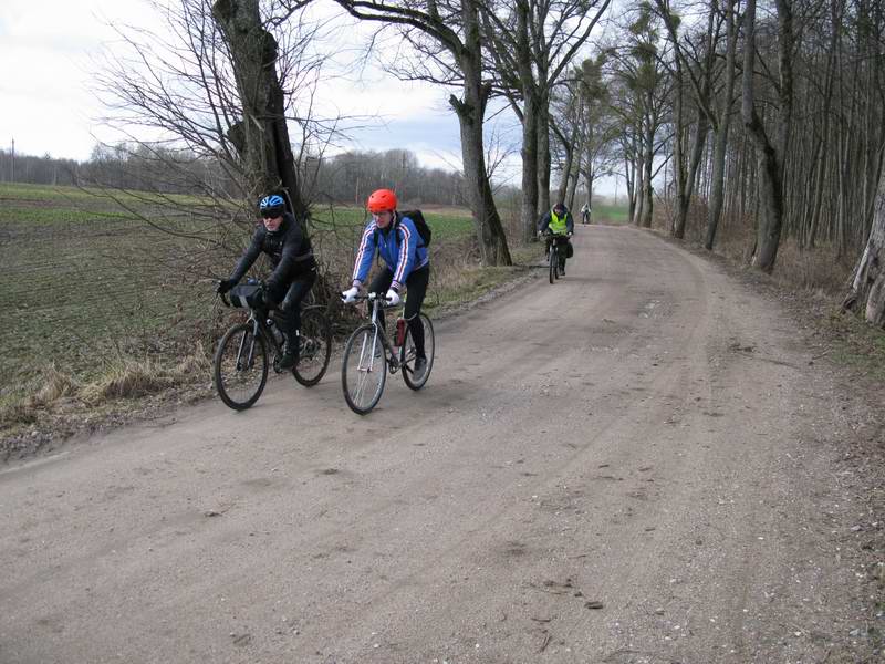 12:18. Группа 2 ещё не доехала до Красного Бора <a href='http://koenigbicycle.ru/js/ymapload/mapload.htm?maps/v2110tr.kml&54.621141404&20.946038837&17&hybrid'><img src='/images/Yandex_Maps_logo_25px.gif'></a> <a href='https://www.google.com/maps?z=15&t=h&q=54.621141404,20.946038837' target='_blank'><img src='/images/25px-Google_Maps_icon.jpg'></a>