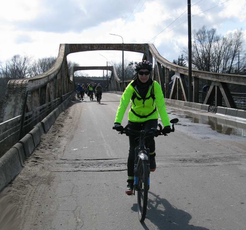 13:16. Замыкающая группа въезжает в Гвардейск <a href='http://koenigbicycle.ru/js/ymapload/mapload.htm?maps/v2110tr.kml&54.639287302&21.077245178&17&hybrid'><img src='/images/Yandex_Maps_logo_25px.gif'></a> <a href='https://www.google.com/maps?z=15&t=h&q=54.639287302,21.077245178' target='_blank'><img src='/images/25px-Google_Maps_icon.jpg'></a>