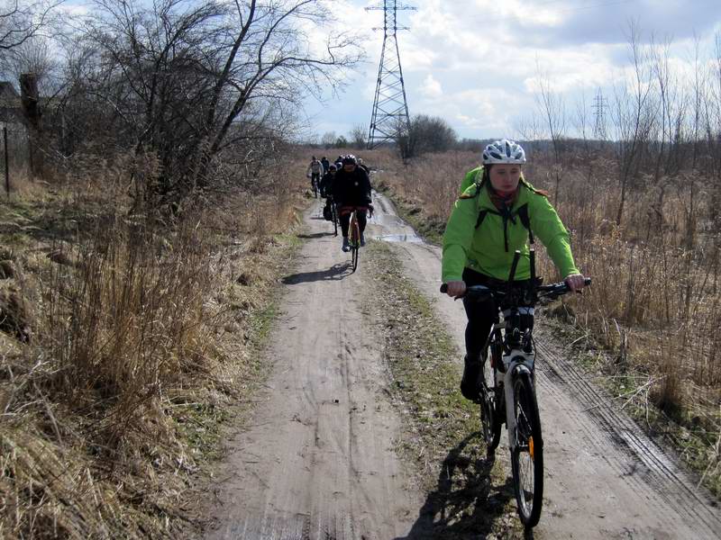 13:16. Большая часть участников уже на окраине Гвардейска <a href='http://koenigbicycle.ru/js/ymapload/mapload.htm?maps/v2110tr.kml&54.64834666700001&21.056518444&17&hybrid'><img src='/images/Yandex_Maps_logo_25px.gif'></a> <a href='https://www.google.com/maps?z=15&t=h&q=54.64834666700001,21.056518444' target='_blank'><img src='/images/25px-Google_Maps_icon.jpg'></a>