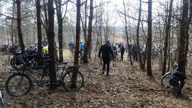 Злой чёрный тандем припаркован на месте привала <a href='http://koenigbicycle.ru/js/ymapload/mapload.htm?maps/v2110tr.kml&54.644238917&20.979992152&17&hybrid'><img src='/images/Yandex_Maps_logo_25px.gif'></a> <a href='https://www.google.com/maps?z=15&t=h&q=54.644238917,20.979992152' target='_blank'><img src='/images/25px-Google_Maps_icon.jpg'></a>