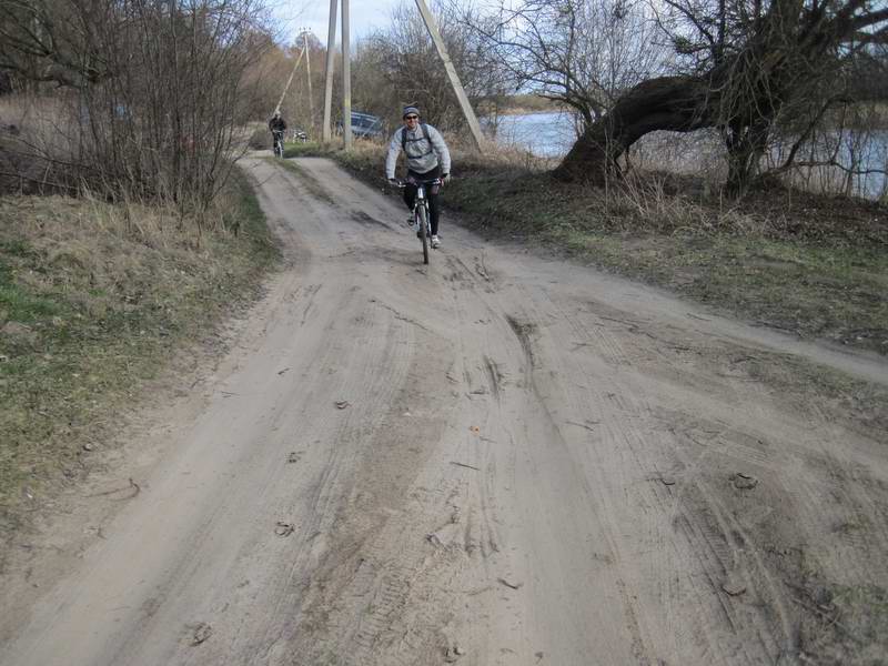 16:40. Привал окончен. Пора ехать дальше <a href='http://koenigbicycle.ru/js/ymapload/mapload.htm?maps/v2110tr.kml&54.644286182&20.978520818&17&hybrid'><img src='/images/Yandex_Maps_logo_25px.gif'></a> <a href='https://www.google.com/maps?z=15&t=h&q=54.644286182,20.978520818' target='_blank'><img src='/images/25px-Google_Maps_icon.jpg'></a>