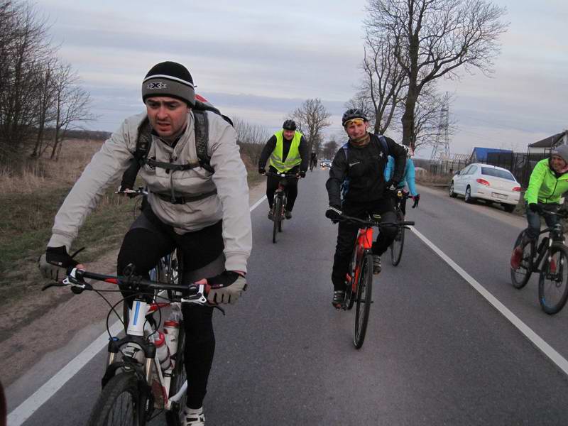 18:49. Участники на въезде в Родники <a href='http://koenigbicycle.ru/js/ymapload/mapload.htm?maps/v2110tr.kml&54.703315385&20.683272615&17&hybrid'><img src='/images/Yandex_Maps_logo_25px.gif'></a> <a href='https://www.google.com/maps?z=15&t=h&q=54.703315385,20.683272615' target='_blank'><img src='/images/25px-Google_Maps_icon.jpg'></a>