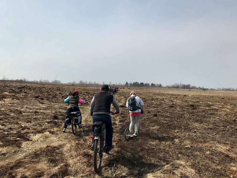 Свернули с ПГСки на полевую тропинку