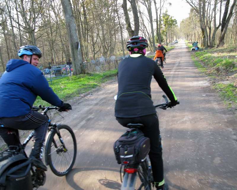 Дорога к озеру в Каменке.