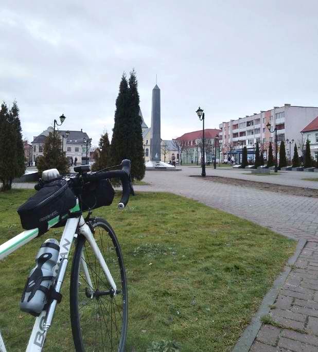 Велосипед Евгении Ворончихиной на площаби Победы в Гвардейске